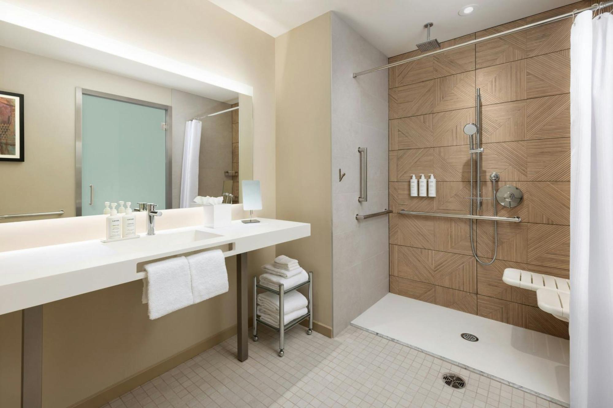 Ac Hotel By Marriott Honolulu Esterno foto
